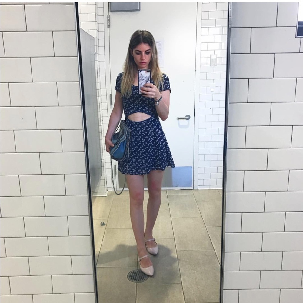 2/ $35 H and m floral dress cut out mini - Picture 1 of 1